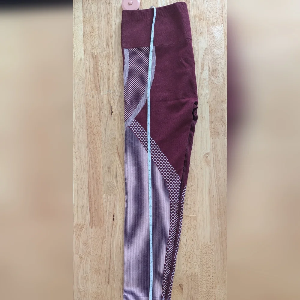 Fabletics Workout Set - Picture 5 of 5